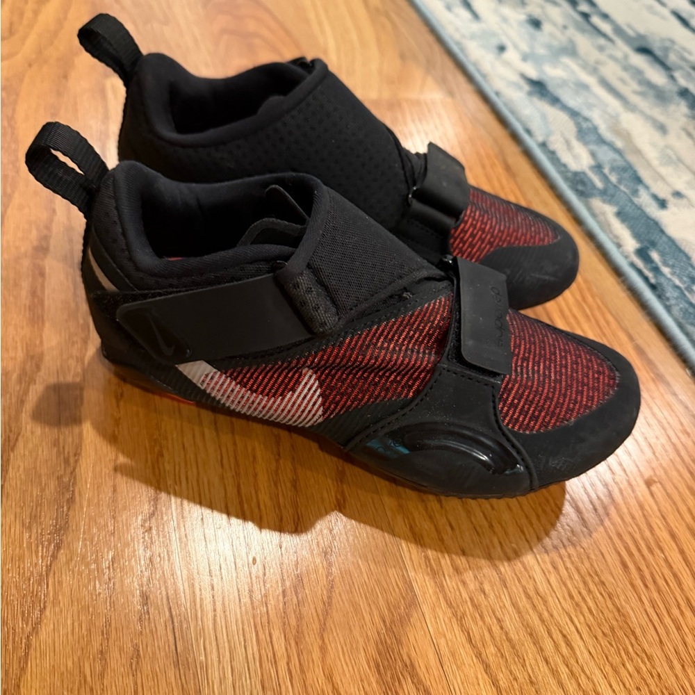 Nike Superep Cycle Black and Red Sneakers with Modern Strap Design